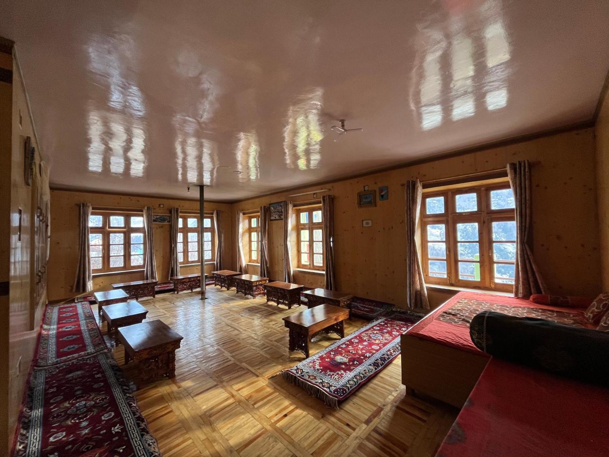 Snowflake Homestay Gondhla 外观 照片