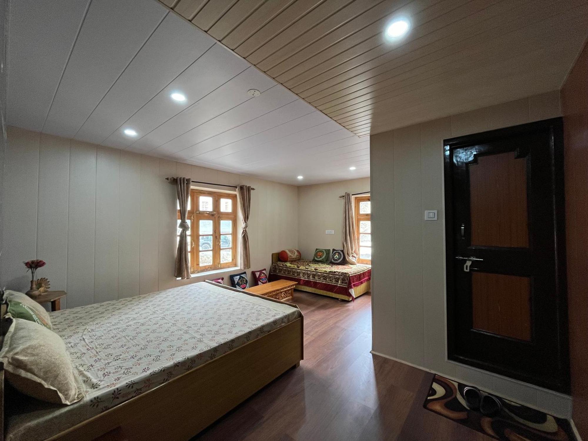 Snowflake Homestay Gondhla 外观 照片