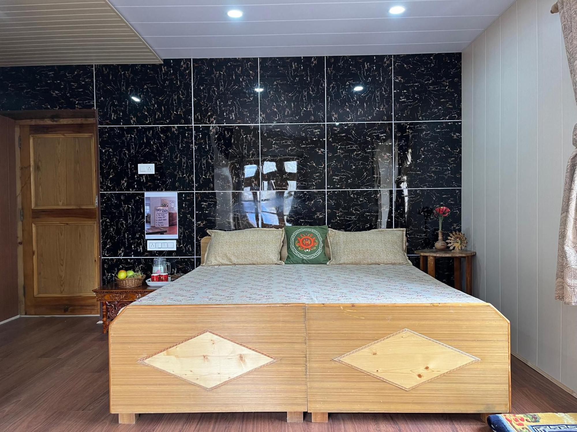 Snowflake Homestay Gondhla 外观 照片