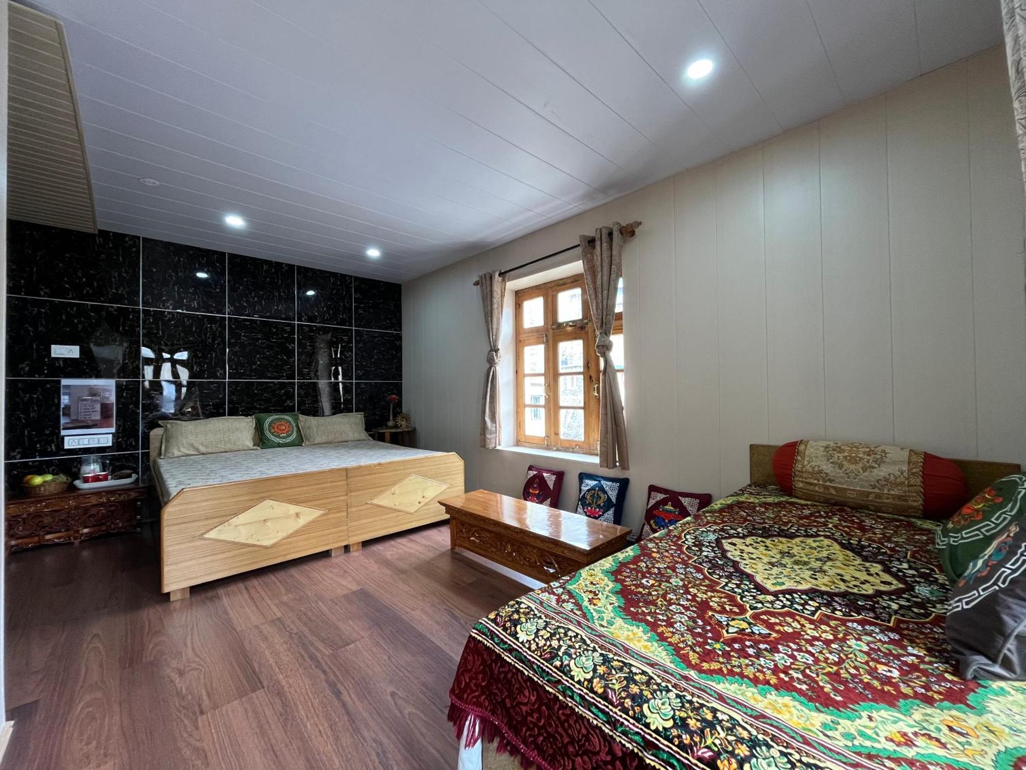 Snowflake Homestay Gondhla 外观 照片