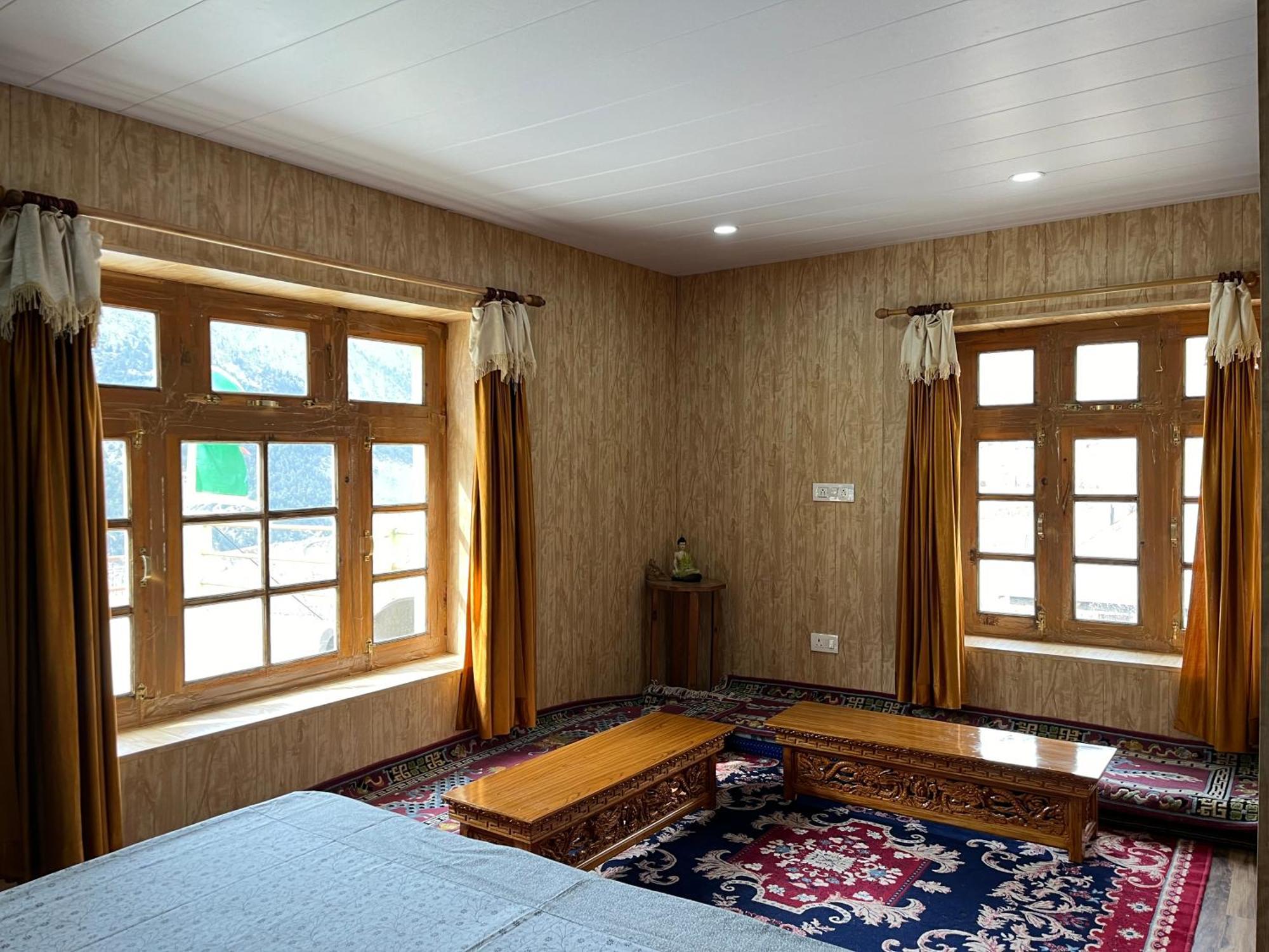 Snowflake Homestay Gondhla 外观 照片