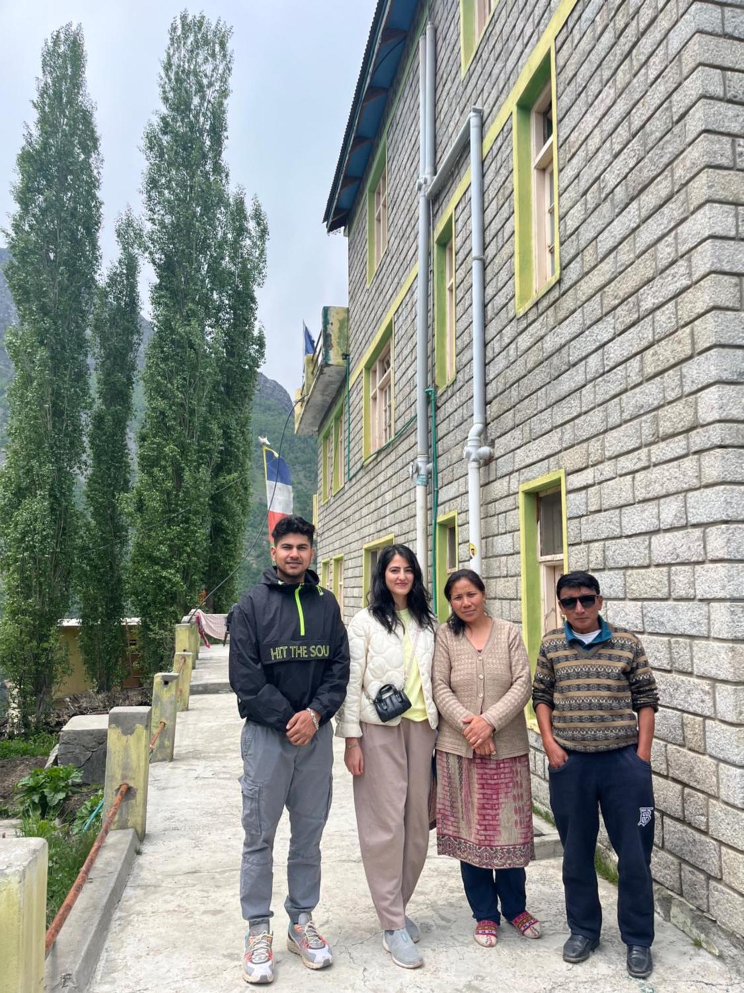 Snowflake Homestay Gondhla 外观 照片