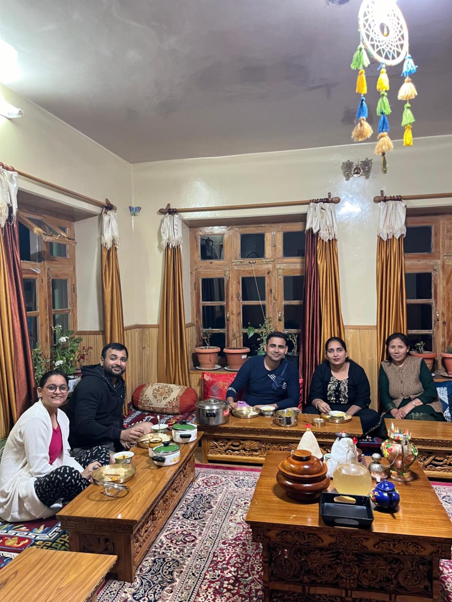 Snowflake Homestay Gondhla 外观 照片