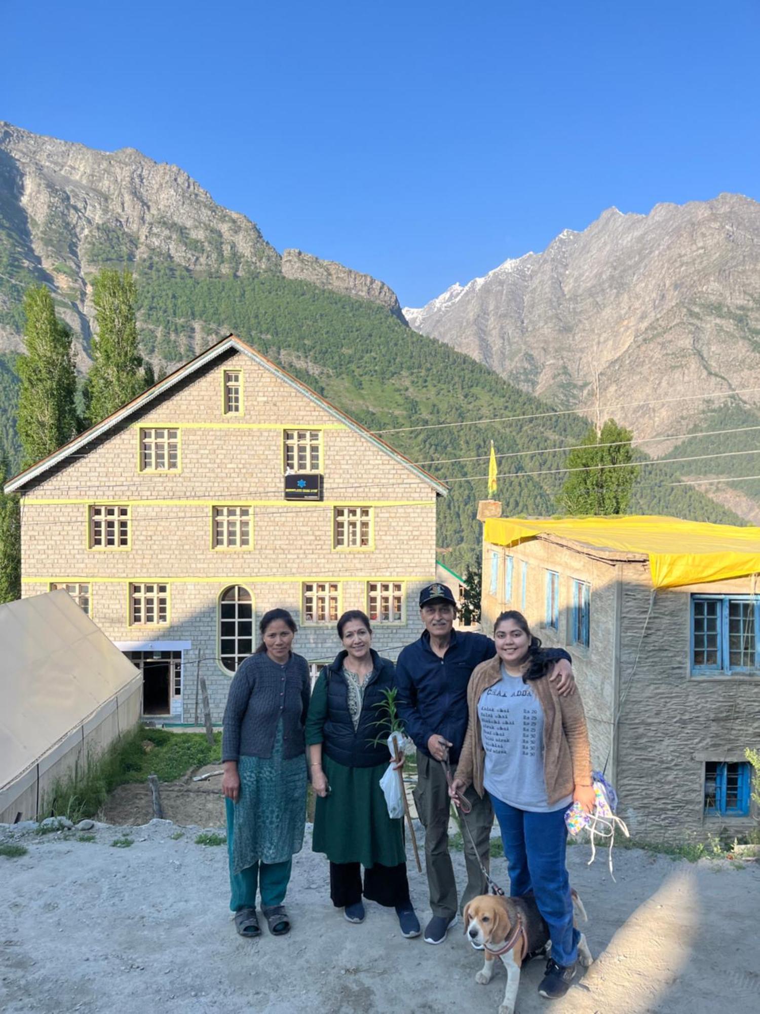 Snowflake Homestay Gondhla 外观 照片