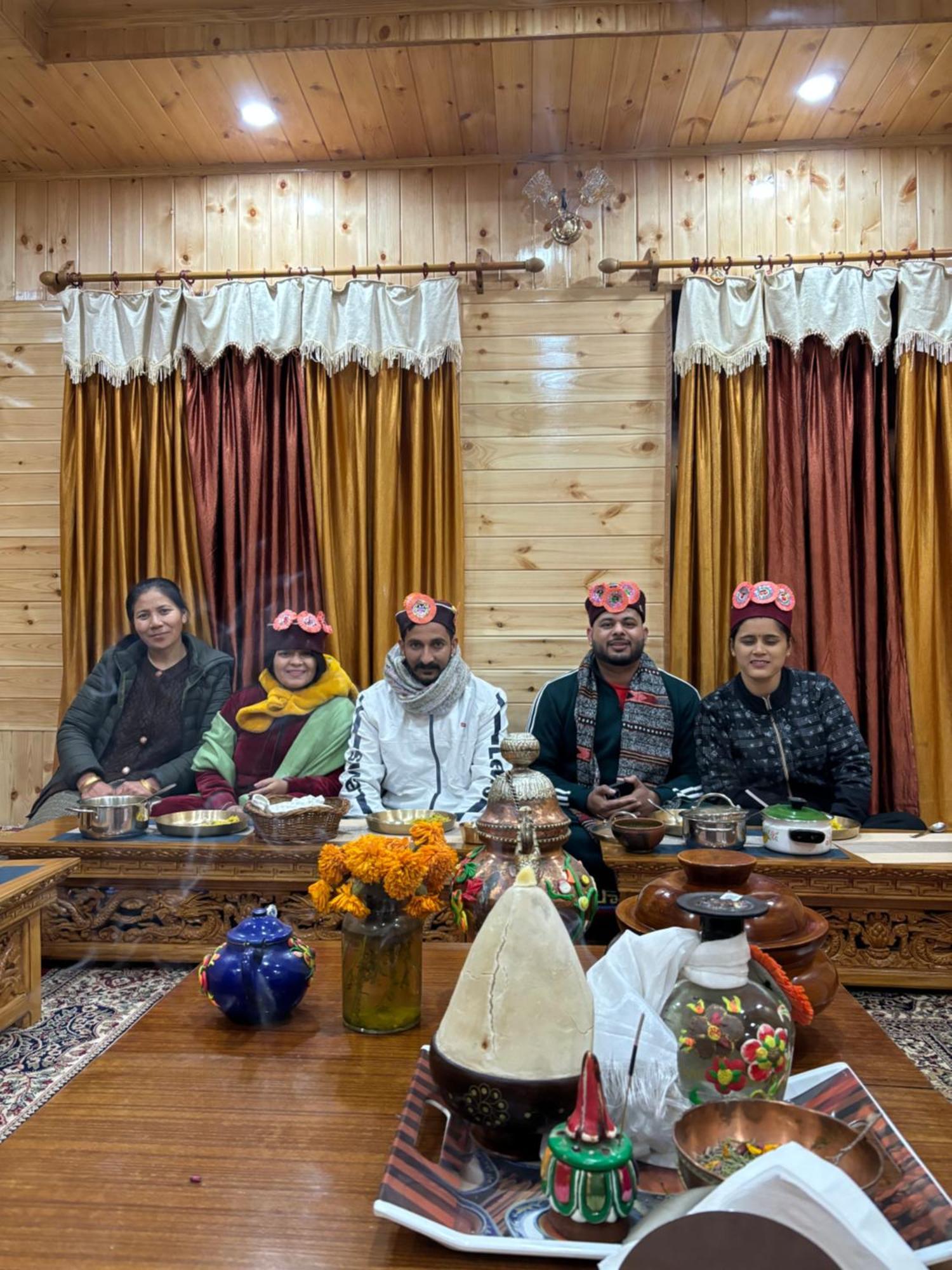 Snowflake Homestay Gondhla 外观 照片